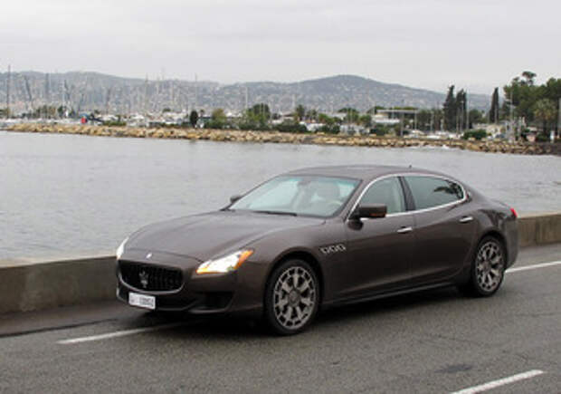 Maserati Quattroporte: Остановка без требования