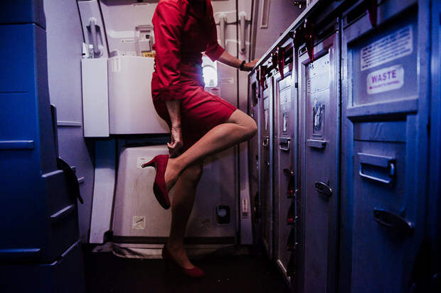 24 фото о том, что делают бортпроводники, когда пассажиры не видят 