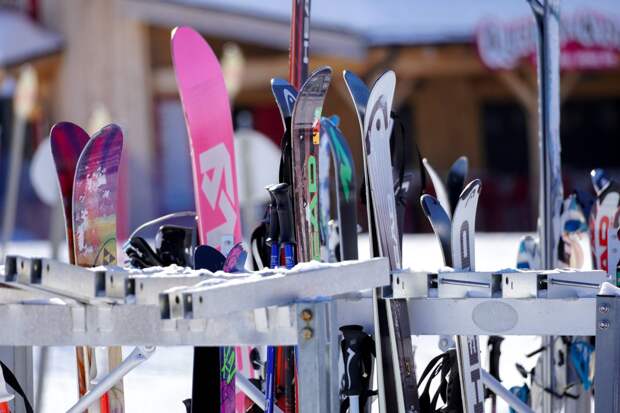 Суд обязал школу в Сарапуле закупить лыжный спортивный инвентарь