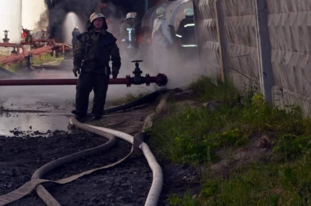 В центре Киева взорвались два автомобиля