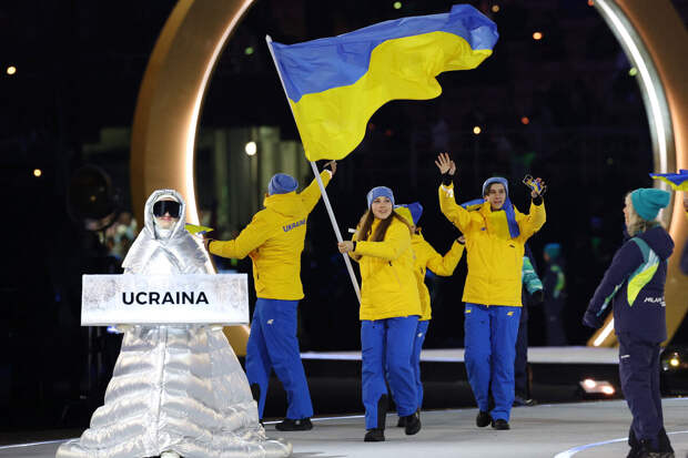 Россиянка вынесла табличку украинской сборной на церемонии открытия Олимпиады
