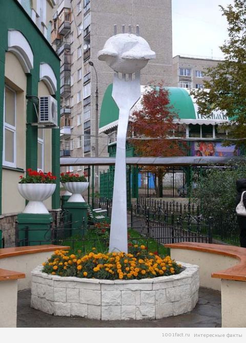памятник пельменю