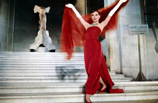 Шестьдесят оттенков алого: Самые известные красные платья в кино, сериалах, мультфильмах и играх