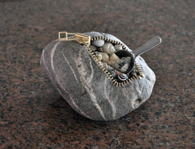 Декоративный кошелек из морского камня станет необычным дополнением к интерьеру. 