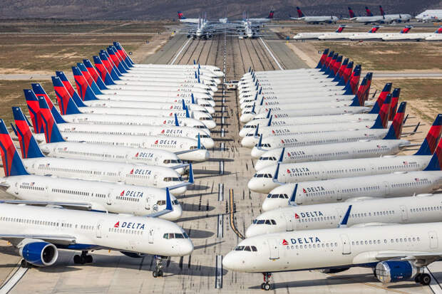 Самолеты авиакомпании Delta на приколе