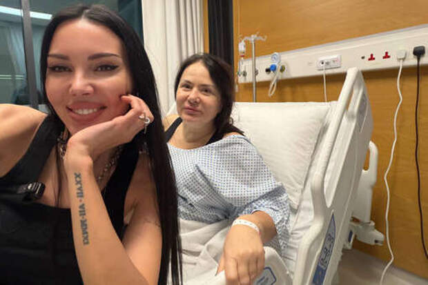 Модель Оксана Самойлова сообщила, что ее мать сделала операцию