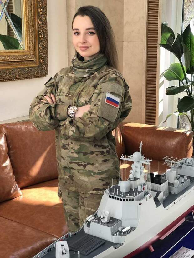 Русская девушка в военной форме Елена Делигиоз покоряет интернет военная форма, девушка, девушки, косплей, красивая девушка, милитари, соцсети, фото