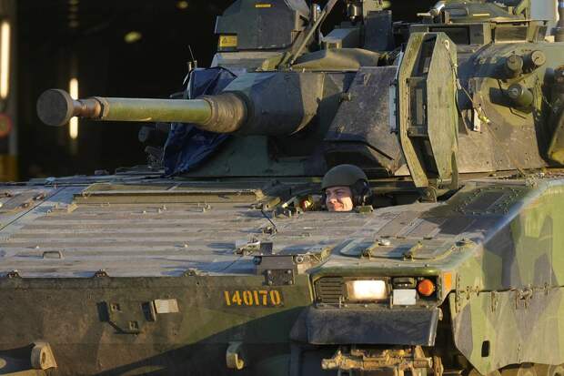 НАТО начала массово стягивать военную технику в главный хаб для снабжения ВСУ