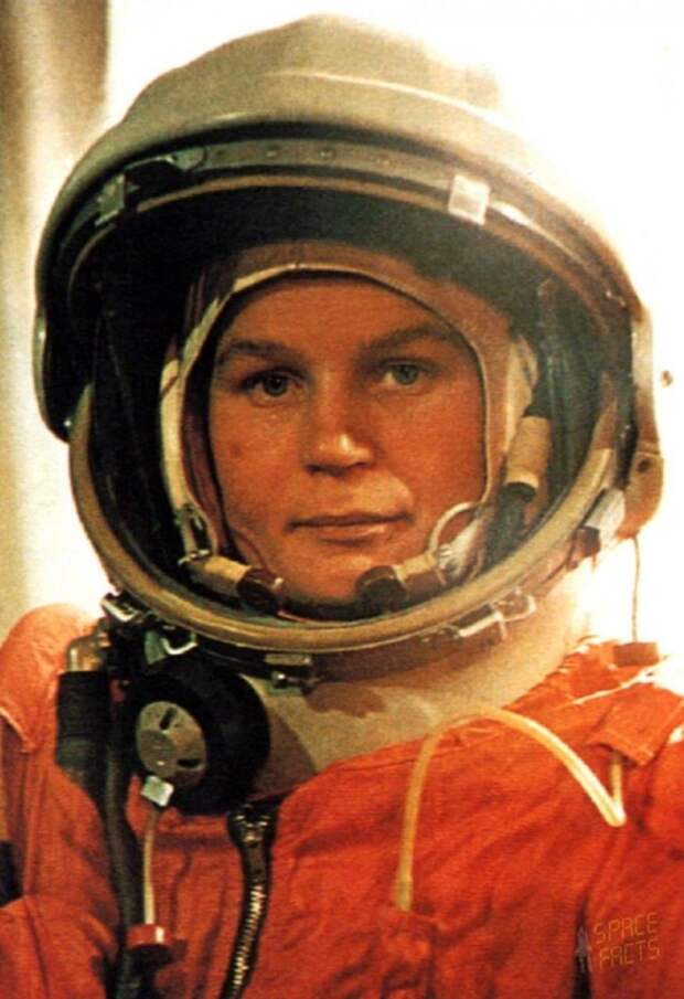 Первая женщина космонавт Валентина Терешкова перед вылетом на космическом корабле Восток-6, Байконур 1963 год
