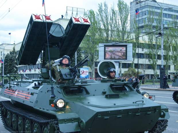 Парад Великой Победы в Донецке и Луганске 9 мая 2021 года