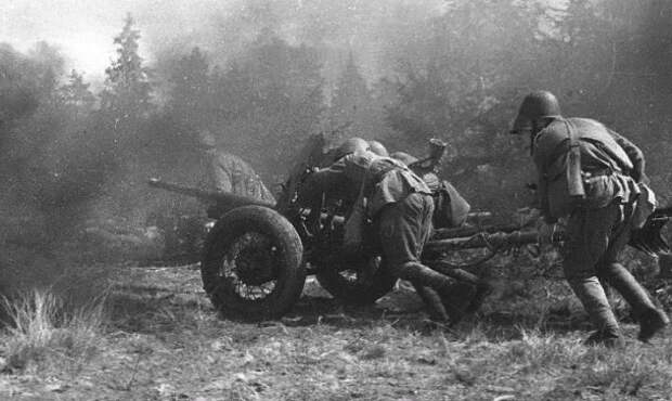 Артиллерийский расчет в бою. Фото из открытого доступа
