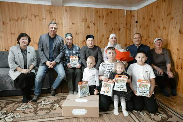 Вольфсон Татарстанда күп балалы гаиләләр өчен Яңа ел акциясе башлануы турында хәбәр итте