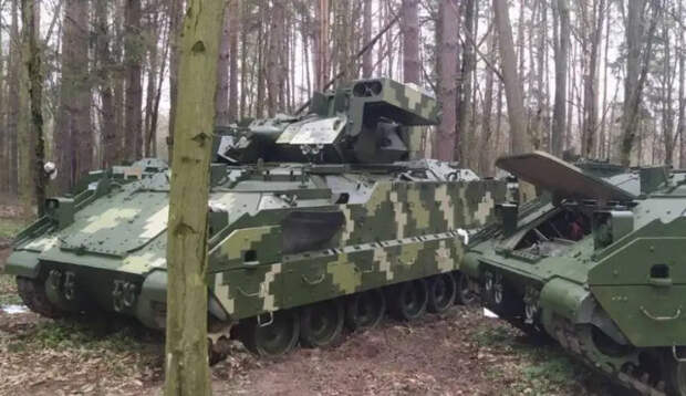 На Купянском направлении огнём РСЗО ВС РФ уничтожена БМП Bradley ВСУ
