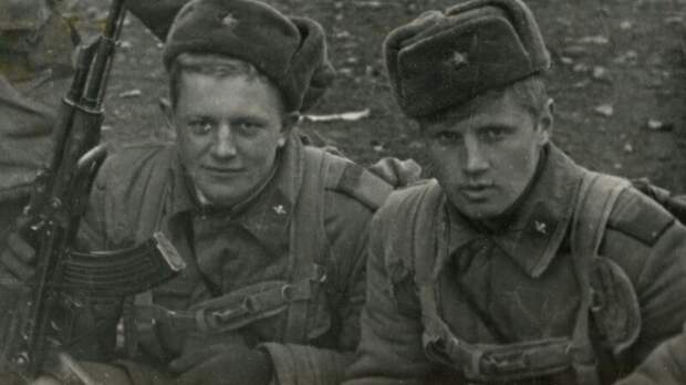 Сергей Миронов (справа)