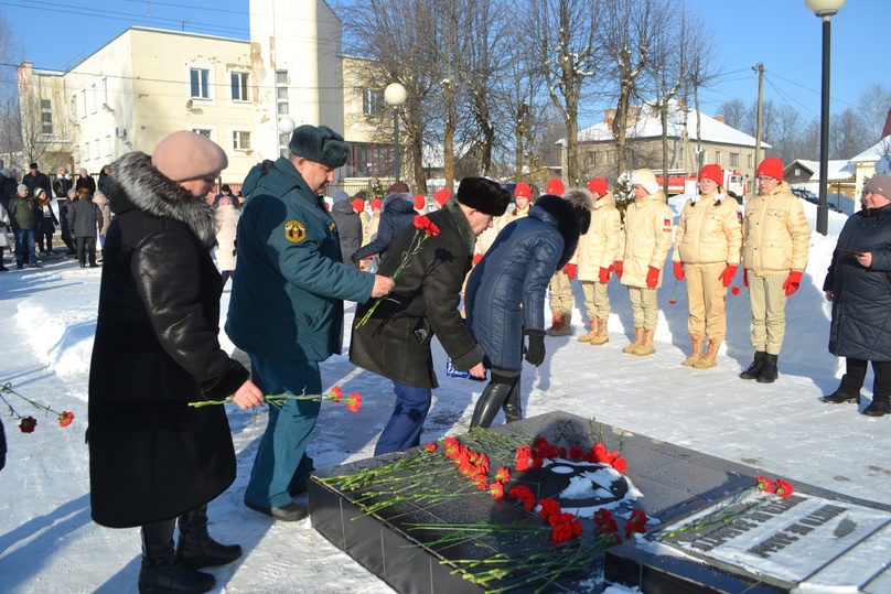 В Андреаполе Тверской области возложили цветы к обелиску в День защитника Отечества