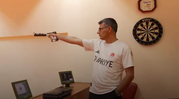 Мемный стрелок с Олимпийских игр Юсуф Дикеч сыграл киллера в промо сериала