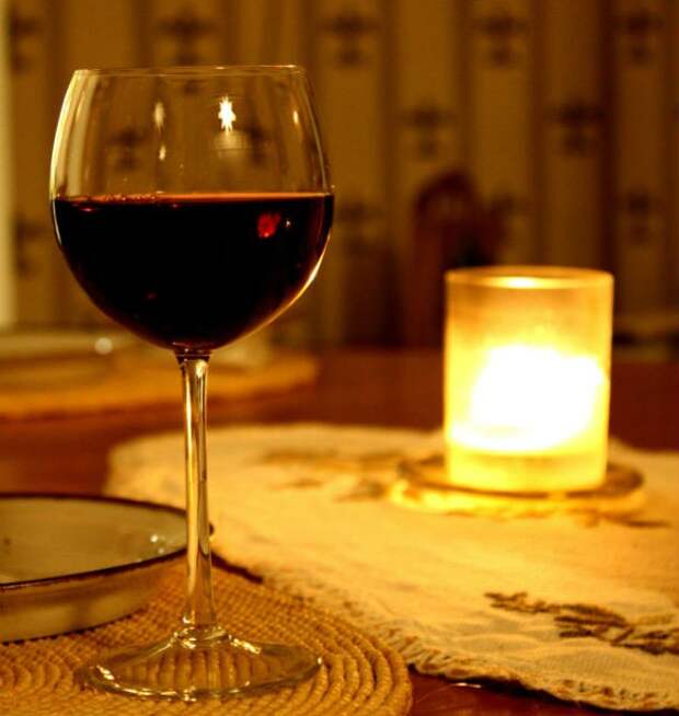 ptwineglassdown-610x644