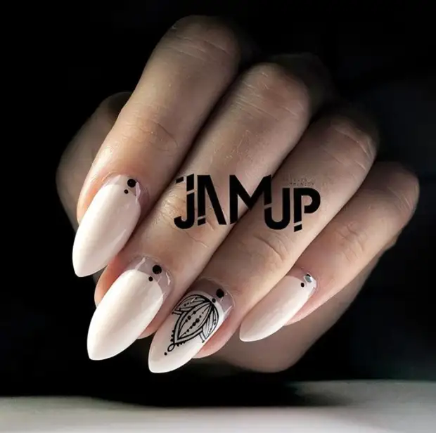 Нюдовый маникюр с узорами: 50+ идей, которые пользуются популярностью у женщин