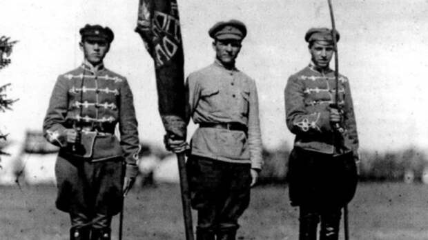 Почему венгры помогали большевикам устанавливать советскую власть в России?