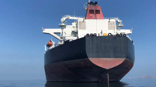 В турецком проливе Дарданеллы сломался танкер, следовавший из Греции в Россию