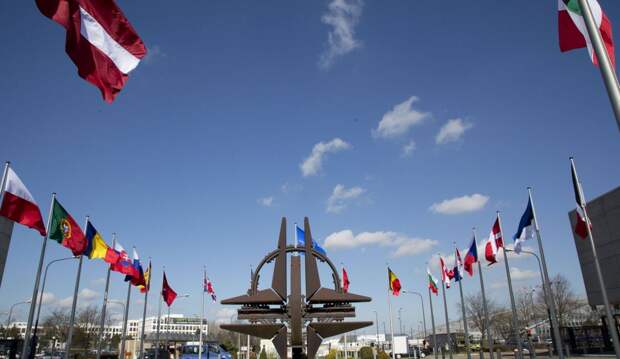 Французский генерал предложил ликвидировать НАТО и объединиться с Россией