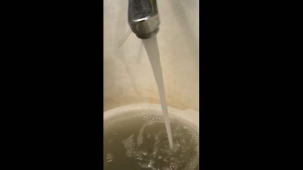 Советский район Макеевки ул. Коммунистическая д. 2. Второй месяц такая вода на посёлке шахты 21 https://t.me/webmoney_dn/315752Video: Клип