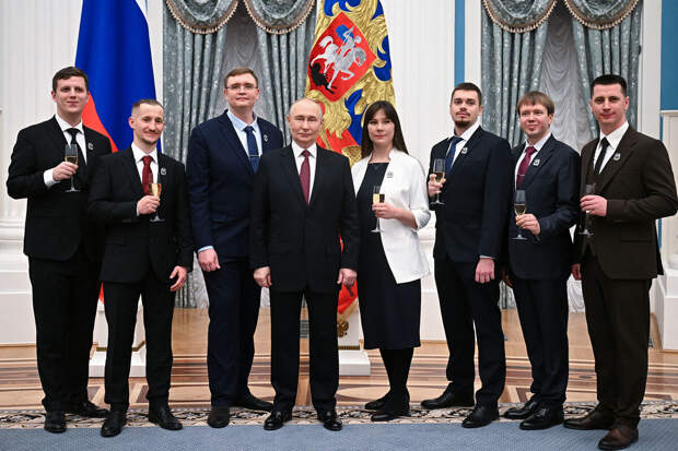 Владимир Путин вручил премии семи молодым ученым