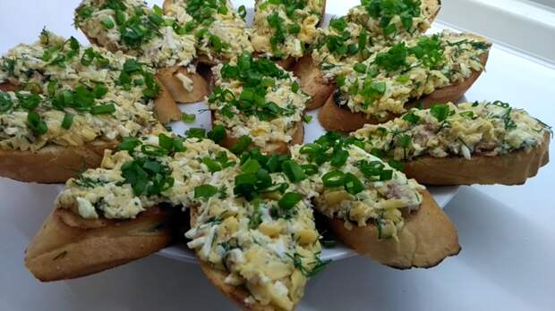 Закусочные бутерброды с печенью трески и сыром Кулинария, Длиннопост, Видео рецепт, Бутерброд, Закуска, Рецепт, Видео