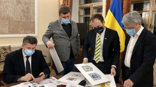Армовир, ангел в гольфах и лев с хозяйством. Почему эскиз нового герба Украины вызвал скандал