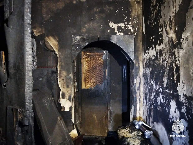 Из горящей многоэтажки в Ярославле эвакуировали 32 человека