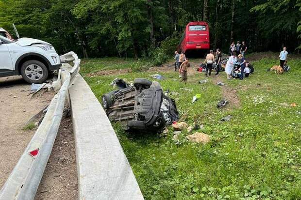 СК: автобус со студентами попал в ДТП из-за превышения скорости, возбуждено уголовное дело