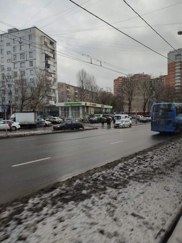 Две легковушки столкнулись на Живописной улице