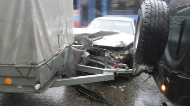 Три человека пострадали в аварии с 5 машинами в Екатеринбурге 