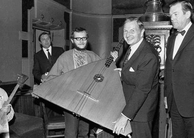 Американский банкир Дэвид Рокфеллер первый раз посетил СССР в 1962 году, затем он стал руководителем Дармутских встреч американской и советской интеллигенции, а его банк «Чейз» первым открыл свой офис в Москве в 1973-м./Фото: kyky.org Американский банкир Дэвид Рокфеллер первый раз посетил СССР в 1962 году, затем он стал руководителем Дармутских встреч американской и советской интеллигенции, а его банк «Чейз» первым открыл свой офис в Москве в 1973-м./Фото: kyky.org