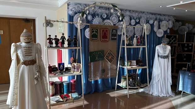 Центр народной культуры Республики Адыгея организовал выставку в посёлке Лазаревское