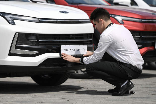 Резкое снижение цен помогло Москвичу продать 10 тыс. машин с начала года