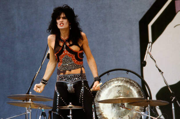 Томми Ли в составе группы Mötley Crüe 