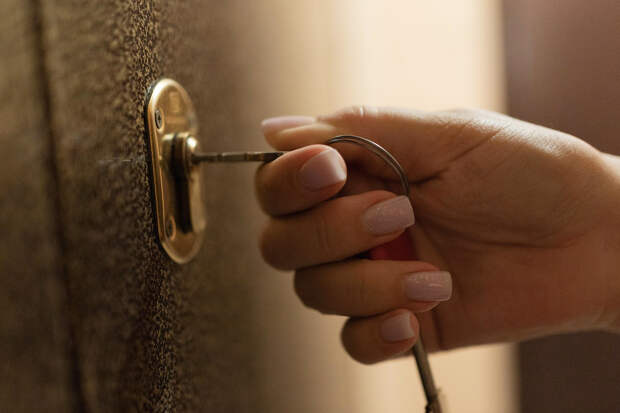 Названа цена самой дешевой большой квартиры Петербурга