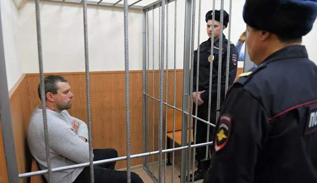 Экс-полицейский признался, что подбросил наркотики журналисту Голунову