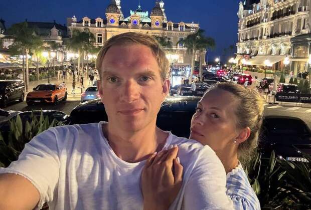 Андрей Бурковский с женой