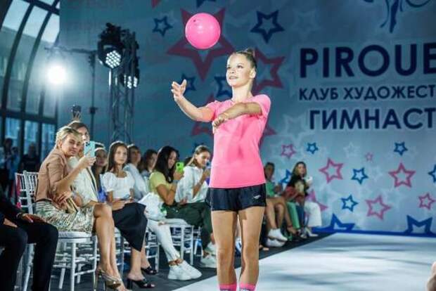 Олимпийская чемпионка Вера Бирюкова провела в Москве первый модный показ своего бренда спортивной одежды
