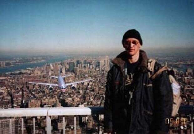 Душераздирающий снимок, якобы сделанный на смотровой площадке одной из башен-близнецов 11 сентября 2001 года, за секунды до трагедии, разоблачен специалистами как фотошоп кругом обман, фальшивка, фото, фотошоп