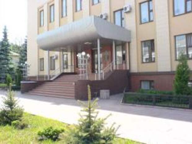 Украинские силовики подняли флаг над горсоветом в Лисичанске Украинские силовики подняли флаг над горсоветом в Лисичанске