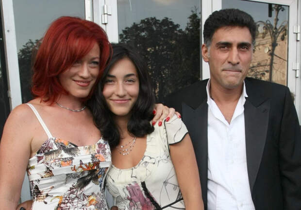 Александра Кеосаян с родителями