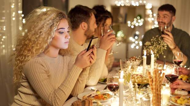 Почему семейные люди чаще других чувствуют себя одинокими: мнение философа