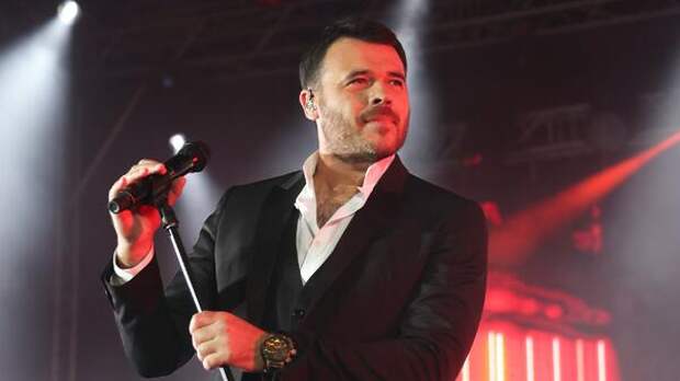 Мачехе певца всего 27 лет: что известно о новой жене отца Эмина Агаларова