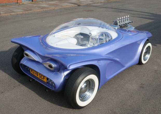 Необычный автомобиль из мусора Необычный автомобиль из мусора