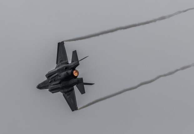 В США разбился экспериментальный «супер-истребитель» F-35 (ВИДЕО)