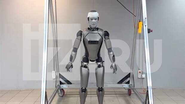 Российский робот Aidol сообщил о восстановлении после падения на сцене