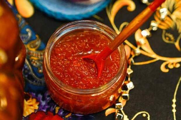 Роскачество выявило кишечную палочку в красной икре пяти торговых марок